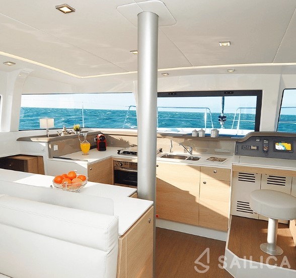 Bali 4.1 - Yacht Charter Sailica