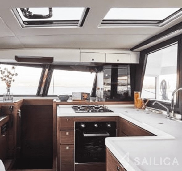 Nautitech 46 Fly - Yacht Charter Sailica