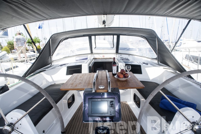 Hanse 415 - Yacht Charter Sailica