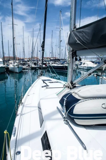 Hanse 415 - Yacht Charter Sailica