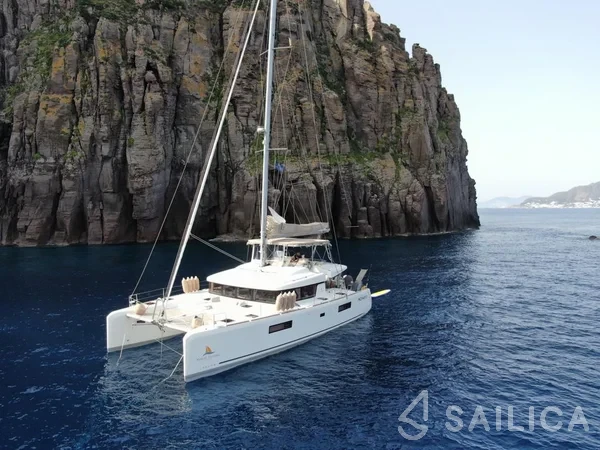 Lagoon 52F - Yacht Charter Sailica