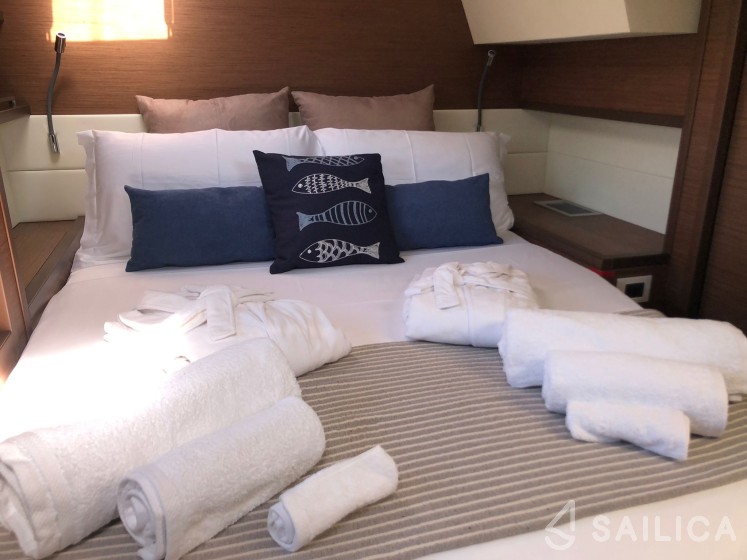 Lagoon 52F - Yacht Charter Sailica