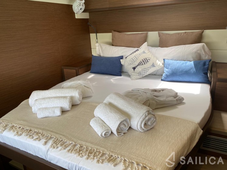 Lagoon 52F - Yacht Charter Sailica