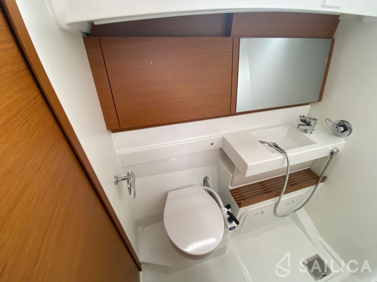 Sun Odyssey 490 - Yacht Charter Sailica