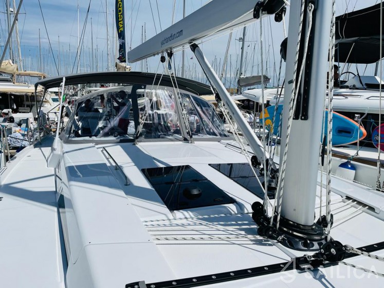 Hanse 548 - 5 + 1 cab. - Yacht Charter Sailica