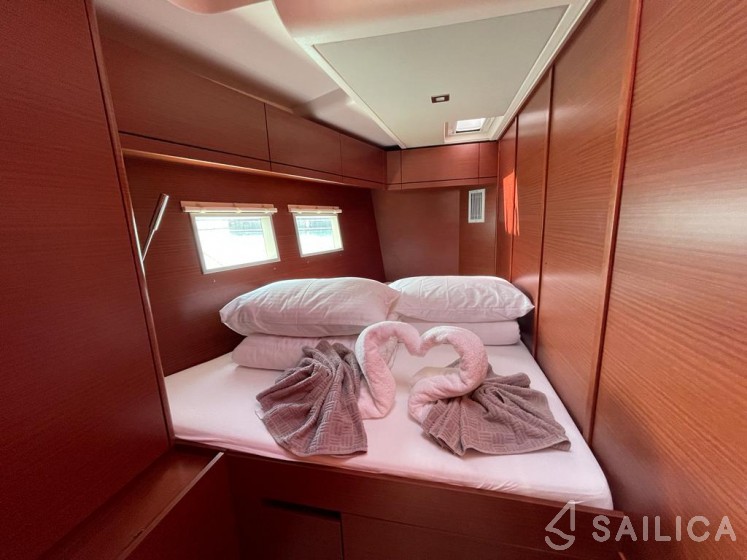 Hanse 548 - 5 + 1 cab. - Yacht Charter Sailica