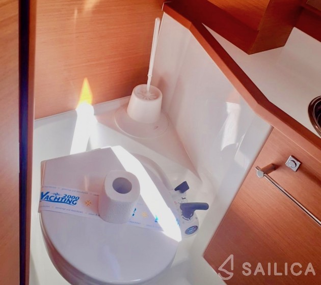 Sun Odyssey 389 - Yacht Charter Sailica