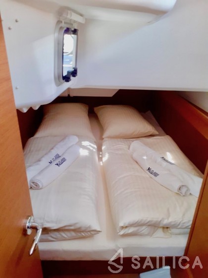 Sun Odyssey 389 - Yacht Charter Sailica