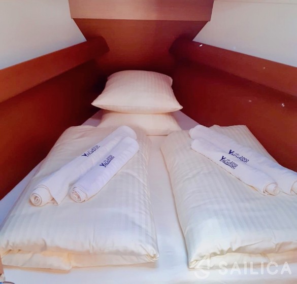 Sun Odyssey 389 - Yacht Charter Sailica
