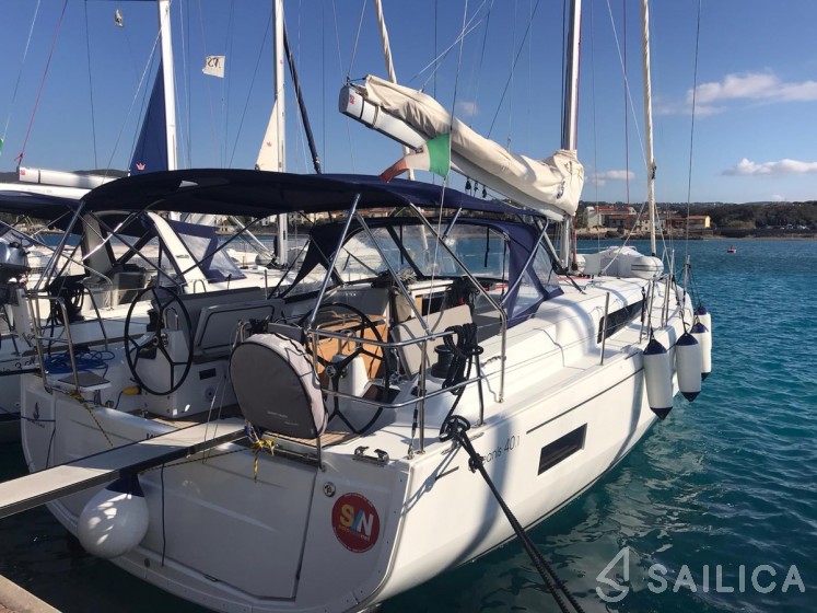 Oceanis 40.1 - Yacht Charter Sailica