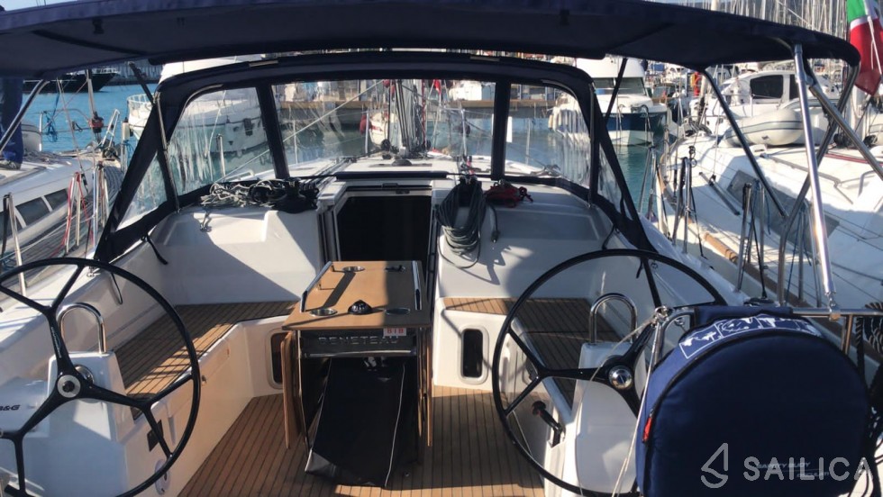 Oceanis 40.1 - Yacht Charter Sailica