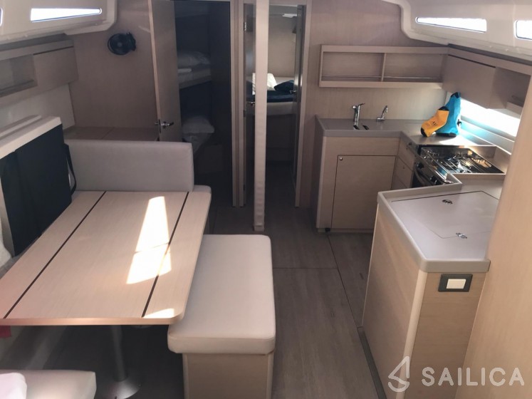 Oceanis 40.1 - Yacht Charter Sailica
