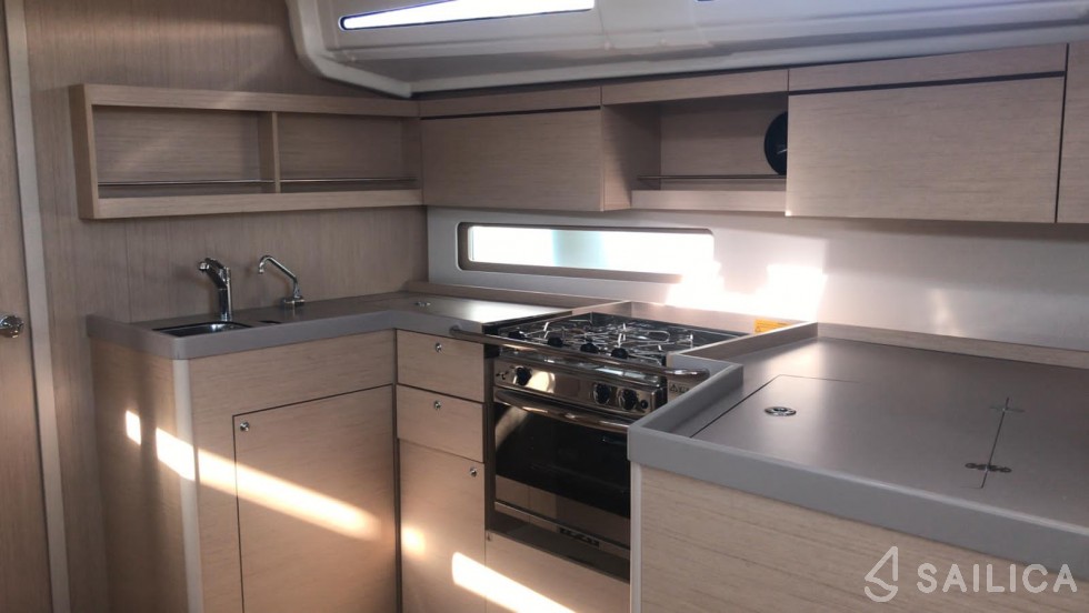 Oceanis 40.1 - Yacht Charter Sailica
