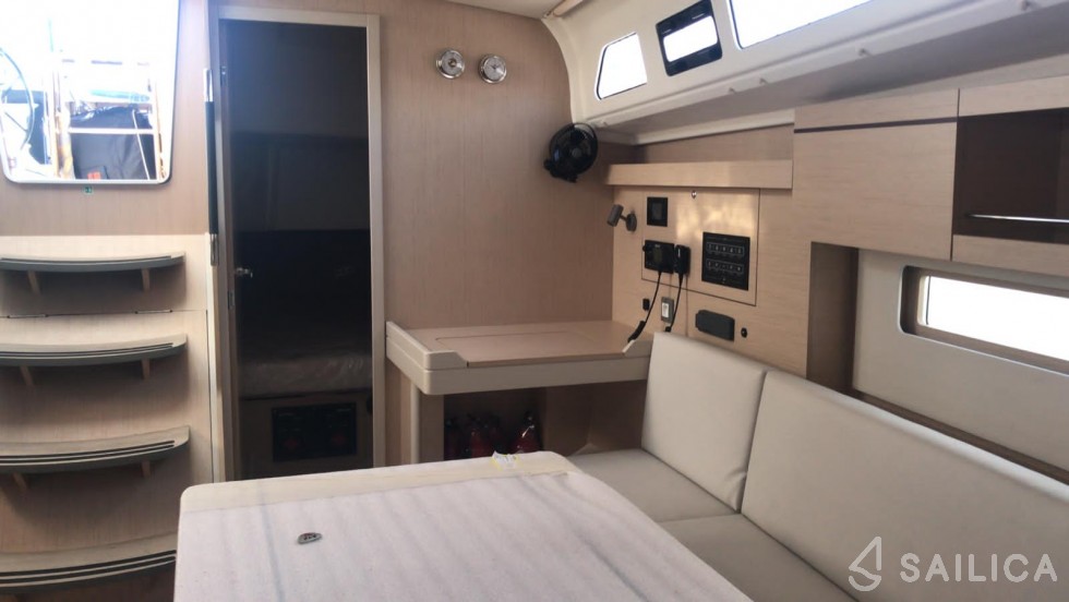 Oceanis 40.1 - Yacht Charter Sailica