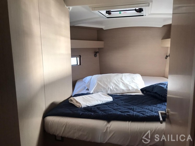 Oceanis 40.1 - Yacht Charter Sailica