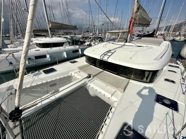 Lagoon 40 - Yacht Charter Sailica