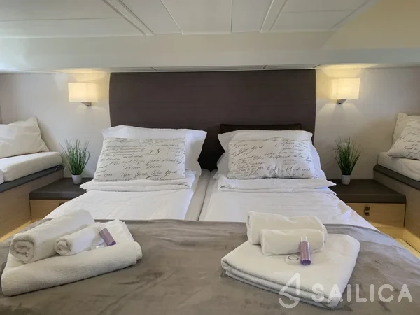 Monte Carlo 5 - Yacht Charter Sailica
