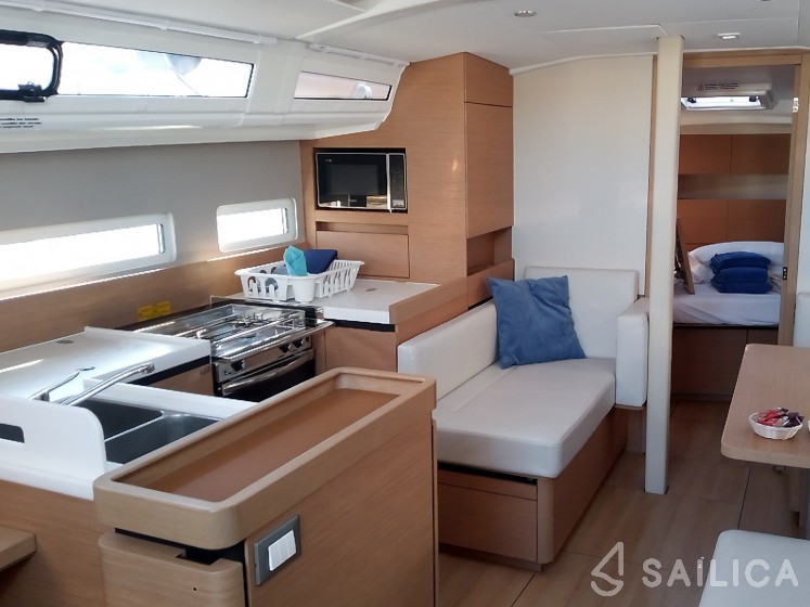 Sun Odyssey 410 - Yacht Charter Sailica