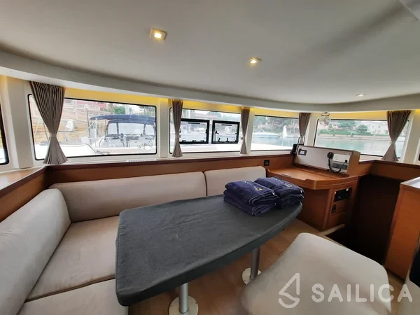 Lagoon 42 - Yacht Charter Sailica