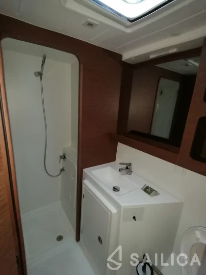 Lagoon 42 - Yacht Charter Sailica