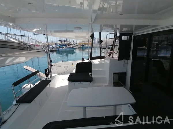 Lagoon 42 - Yacht Charter Sailica