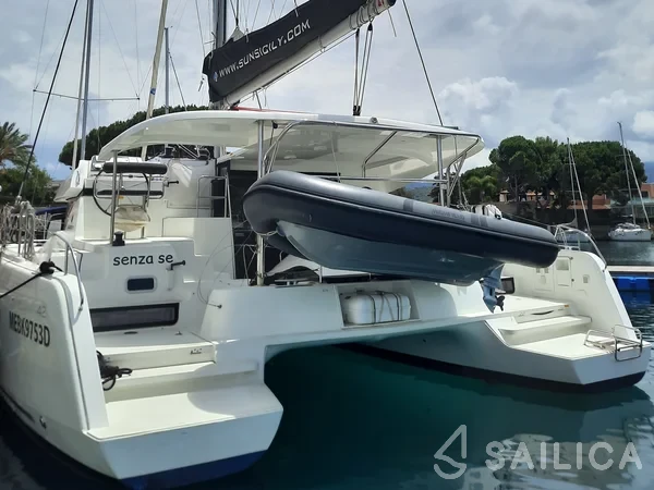 Lagoon 42 - Yacht Charter Sailica