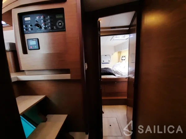 Lagoon 42 - Yacht Charter Sailica