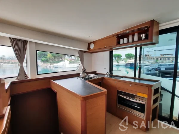 Lagoon 42 - Yacht Charter Sailica