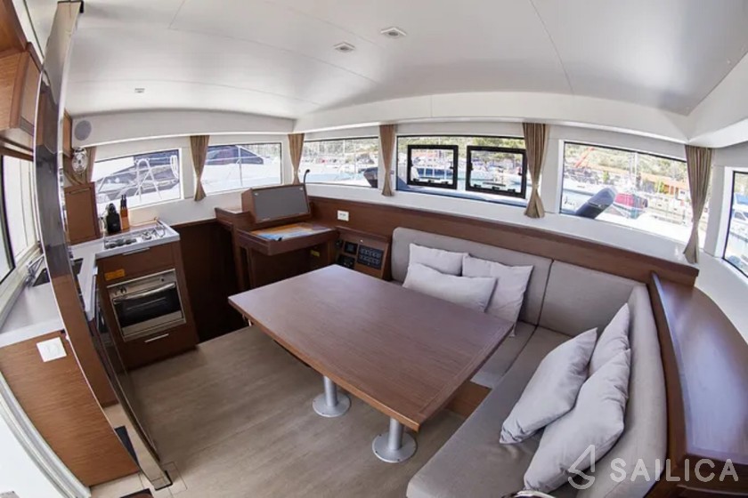Lagoon 40 - Yacht Charter Sailica