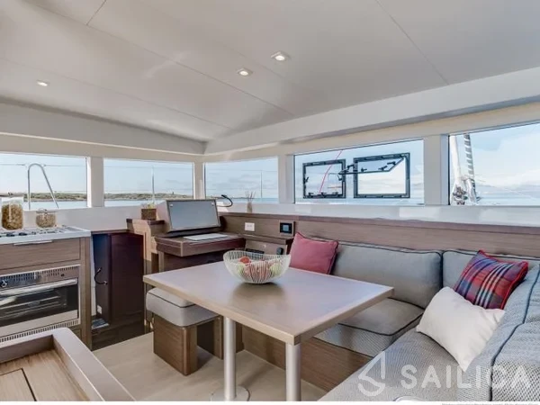 Lagoon 40 - Yacht Charter Sailica