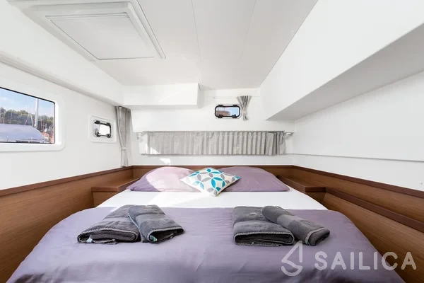 Lagoon 42 - Yacht Charter Sailica