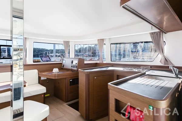Lagoon 42 - Yacht Charter Sailica