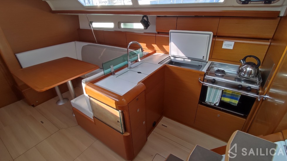 Sun Odyssey 419 - Yacht Charter Sailica