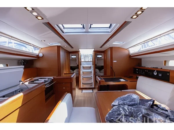 Sun Odyssey 519 - Yacht Charter Sailica