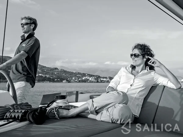 Bali 4.1 - Yacht Charter Sailica