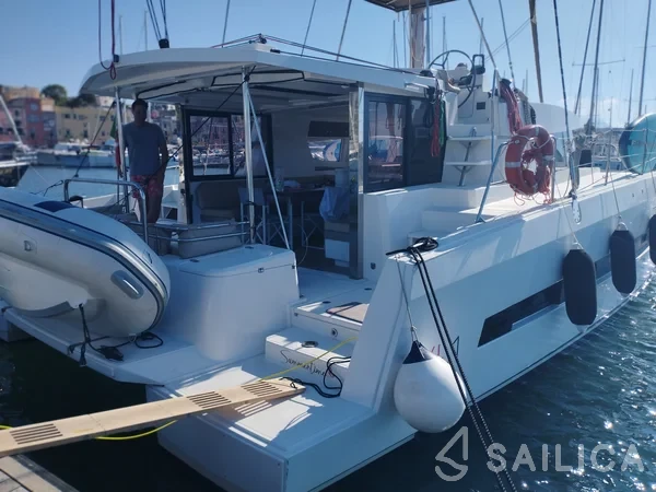 Bali 4.1 - Yacht Charter Sailica