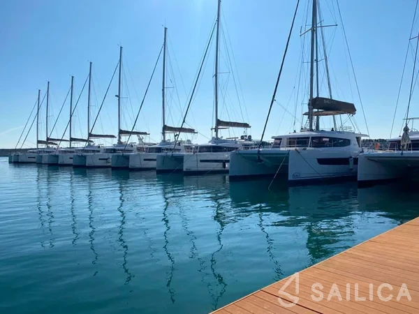 Bali 4.1 - Yacht Charter Sailica