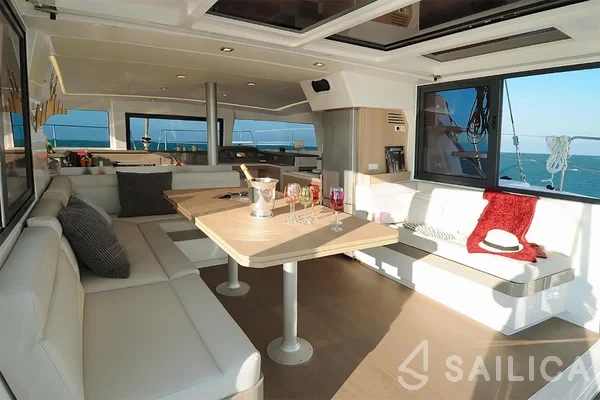 Bali 4.1 - Yacht Charter Sailica