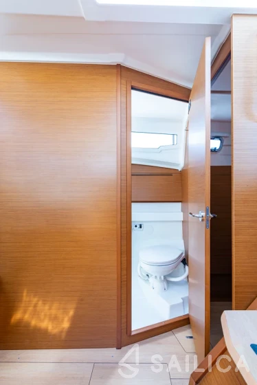 Sun Odyssey 410 - Yacht Charter Sailica