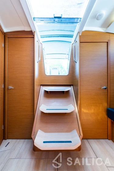 Sun Odyssey 410 - Yacht Charter Sailica