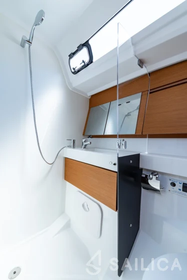 Sun Odyssey 410 - Yacht Charter Sailica