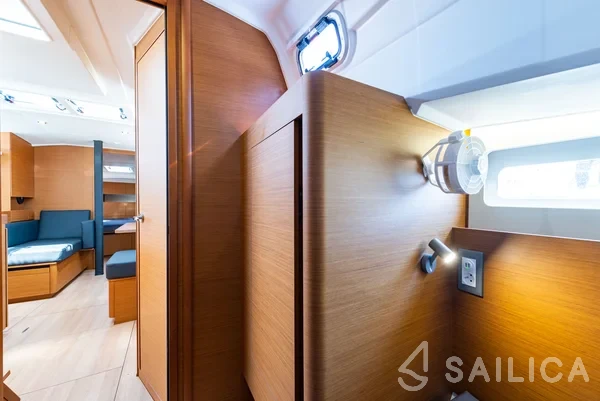 Sun Odyssey 410 - Yacht Charter Sailica