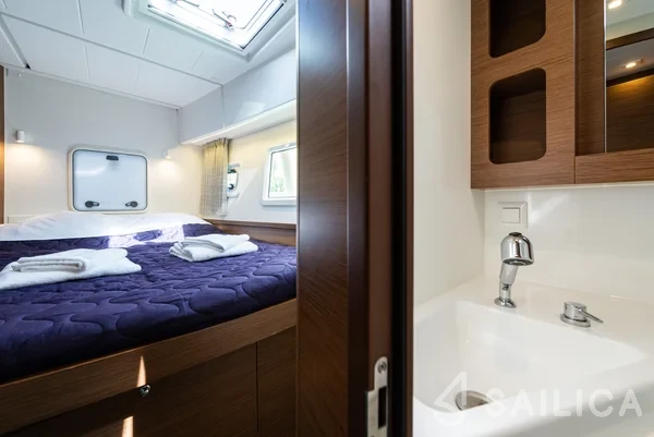 Lagoon 42 - Yacht Charter Sailica