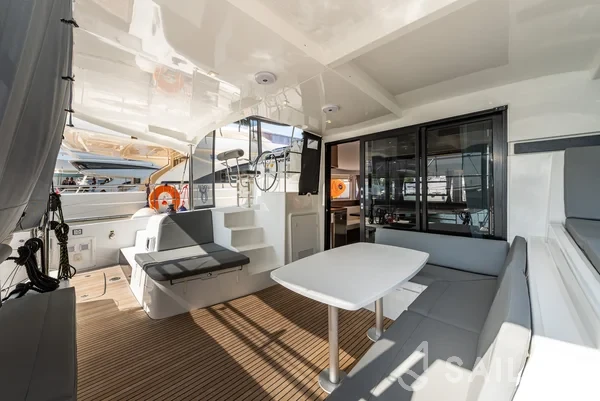 Lagoon 42 - Yacht Charter Sailica