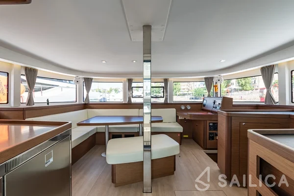Lagoon 42 - Yacht Charter Sailica