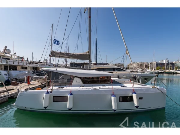 Lagoon 42 - Yacht Charter Sailica