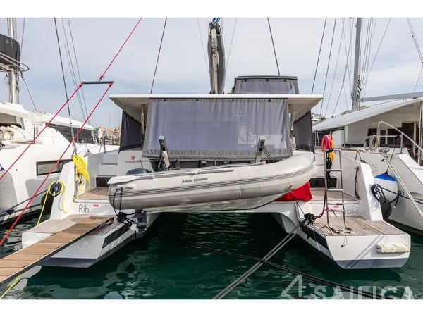 Isla 40 - Yacht Charter Sailica