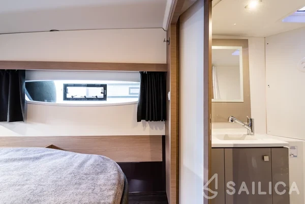 Isla 40 - Yacht Charter Sailica