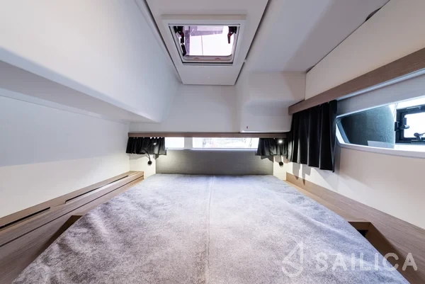 Isla 40 - Yacht Charter Sailica