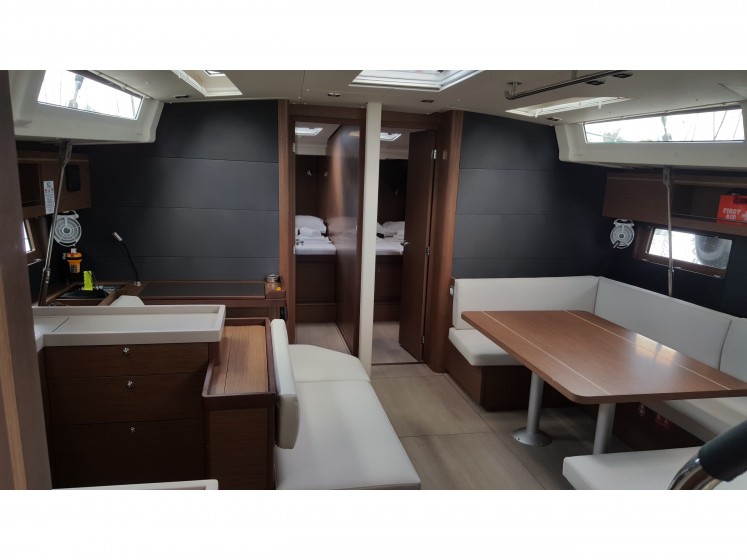Oceanis 51.1 - Yacht Charter Sailica